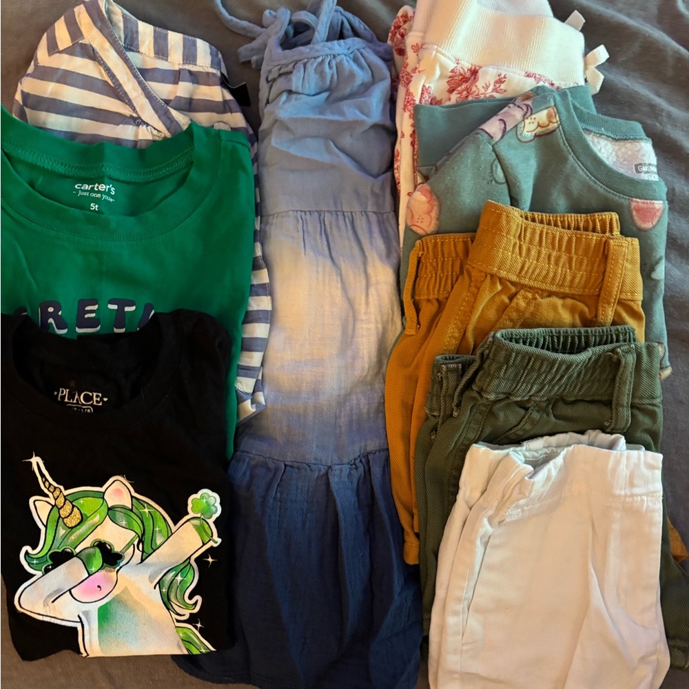 Girls lot of 9 , size 5 , 3 shorts , 2 dresses, 2 tees , and 2 sweats .EUC